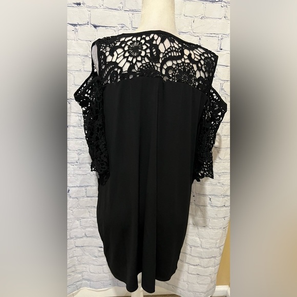 Roaman's Women's Plus Size Cold-Shoulder Lace Fabric Tunic 1X 22/24 - Picture 3 of 7